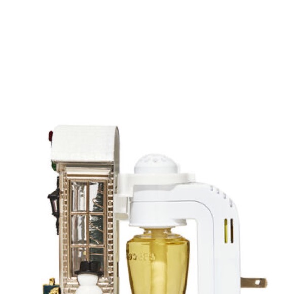 NWT BATH AND BODY HOLIDAY ENTRYWAY NIGHTLIGHT
Wallflowers Fragrance Plug - Picture 3 of 11